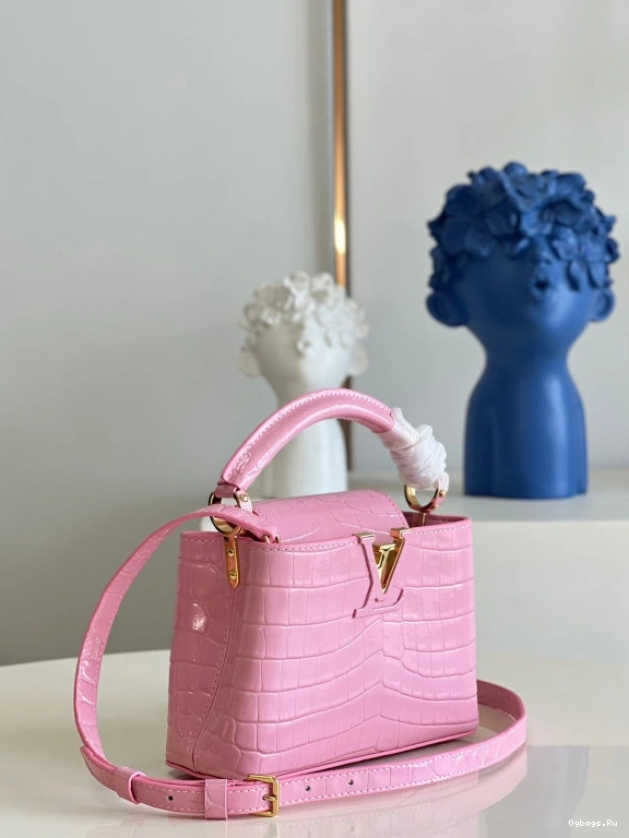 VUITTON LOUIS MINI CAPUCINES 1228